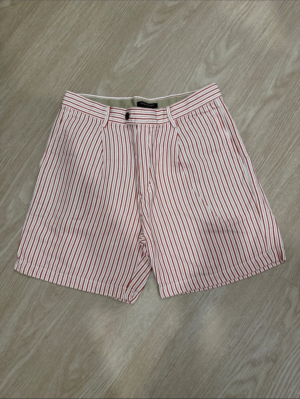 Banana Republic | Men's Red & White Striped Casual Shorts (size 32)